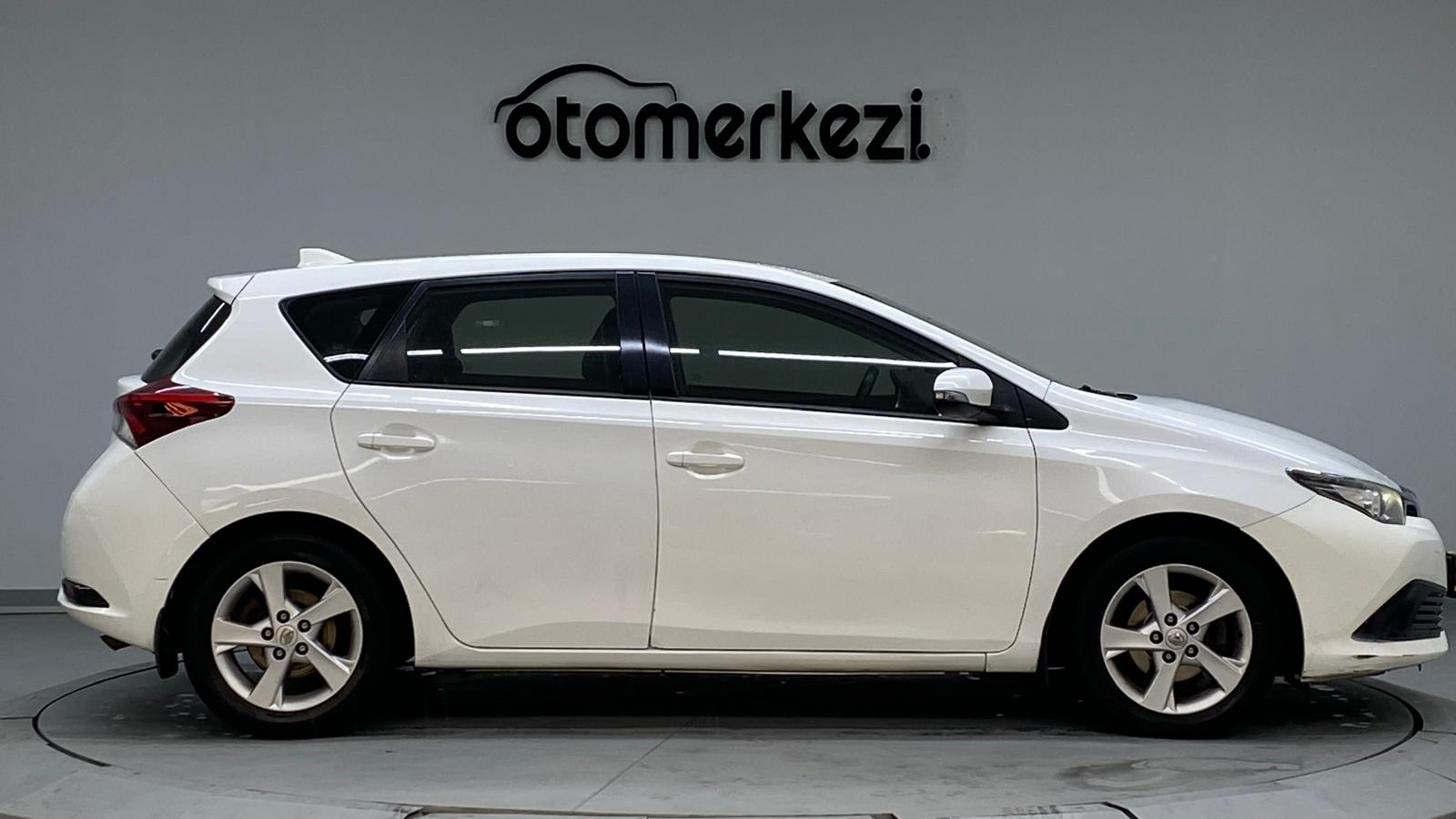 TOYOTA AURIS 20